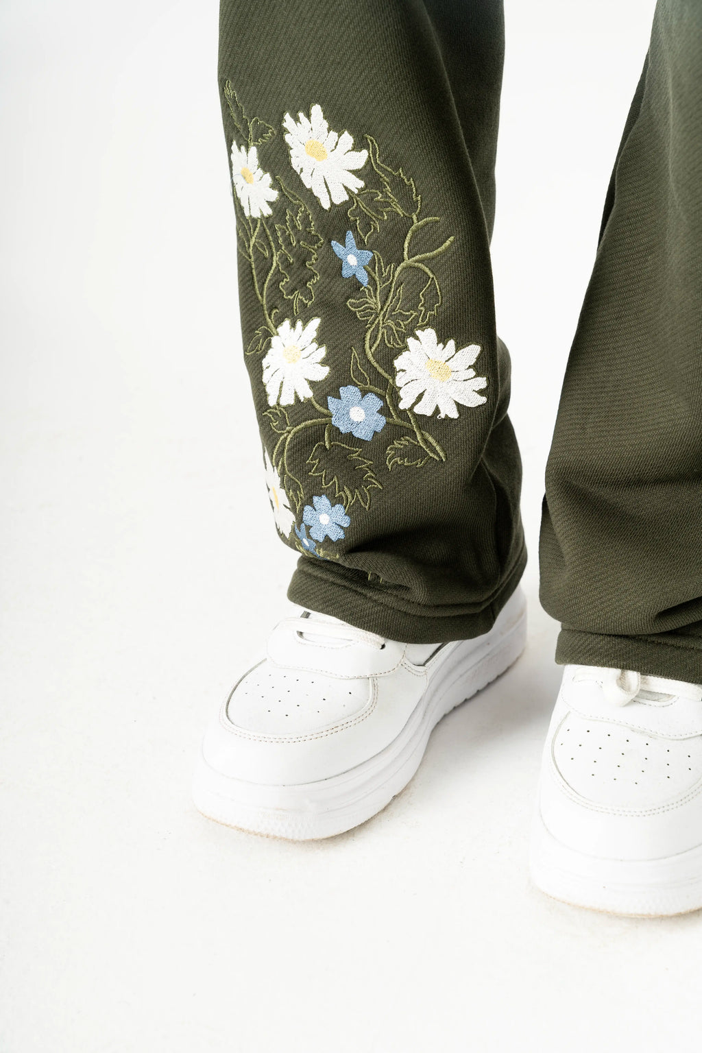 MEADOW BLOOM SWEATPANTS